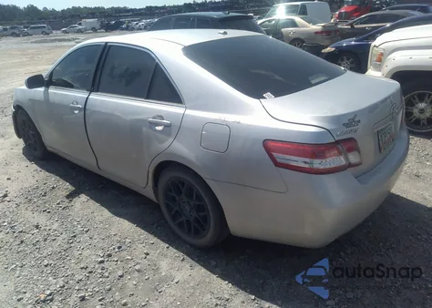 2010 Toyota Camry Le z USA, uszkodzony, nr VIN 4T1BF3EK2AU527062
